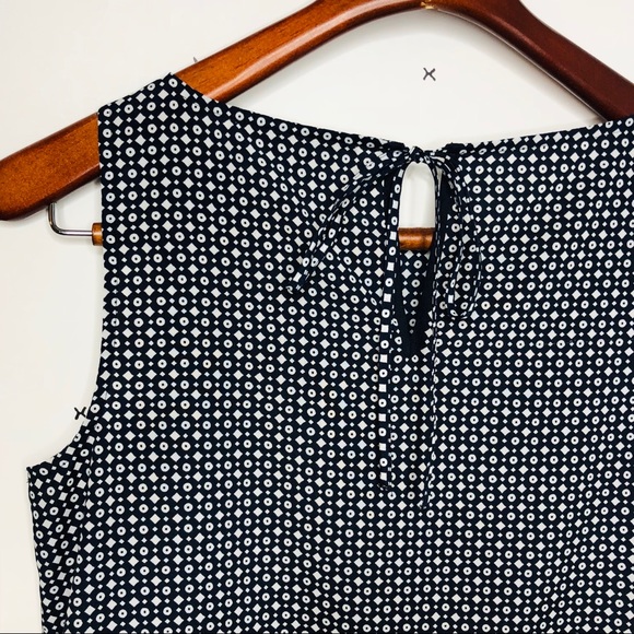 ANY OFFER Ann Taylor Loft Navy Sleeveless Geo Print Top - Picture 5 of 7